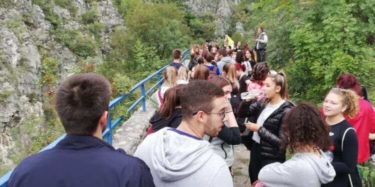 Planinarenje, roštilj i dobra zabava