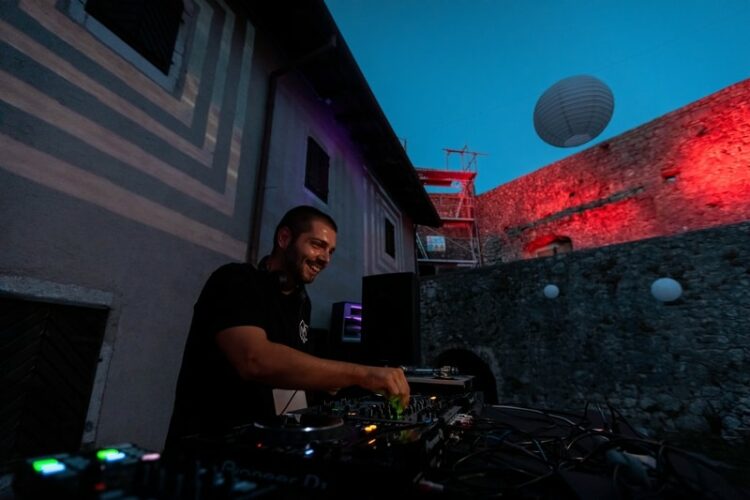 „Micro house“ kao novi val elektroničke glazbe među mladima