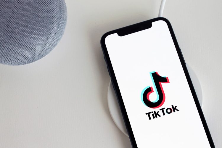 Je li TikTok opasnost za djecu?