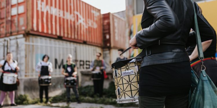 Poziv na otvorenje 7. Festivala queer i feminističke kulture Smoqua